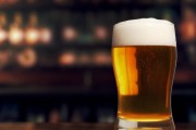 遵义啤酒争高，“新”意比拼