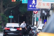 遵义台当局这个单位的公车，给了狗了